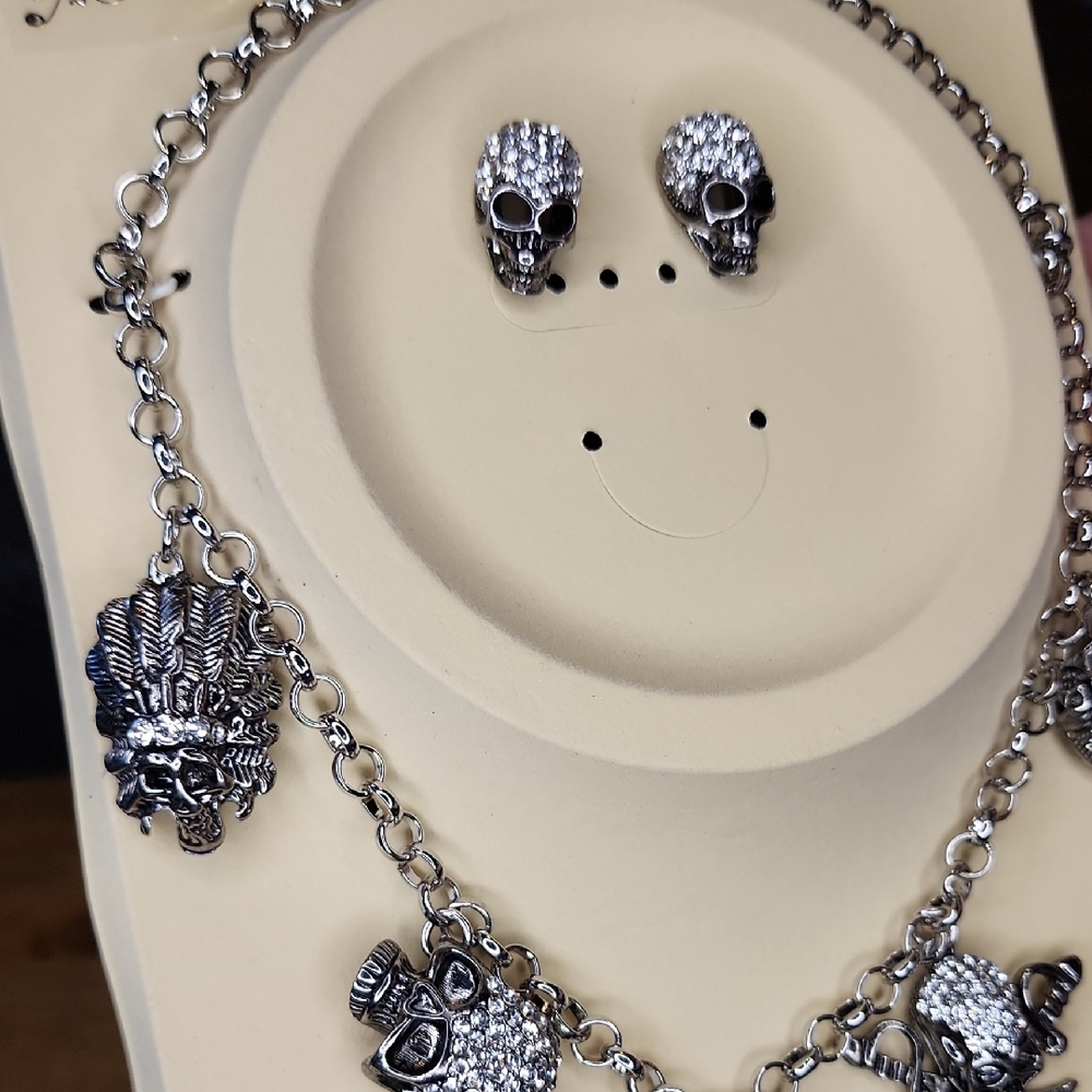 Skull Jewelry Set - Picture 4 of 4